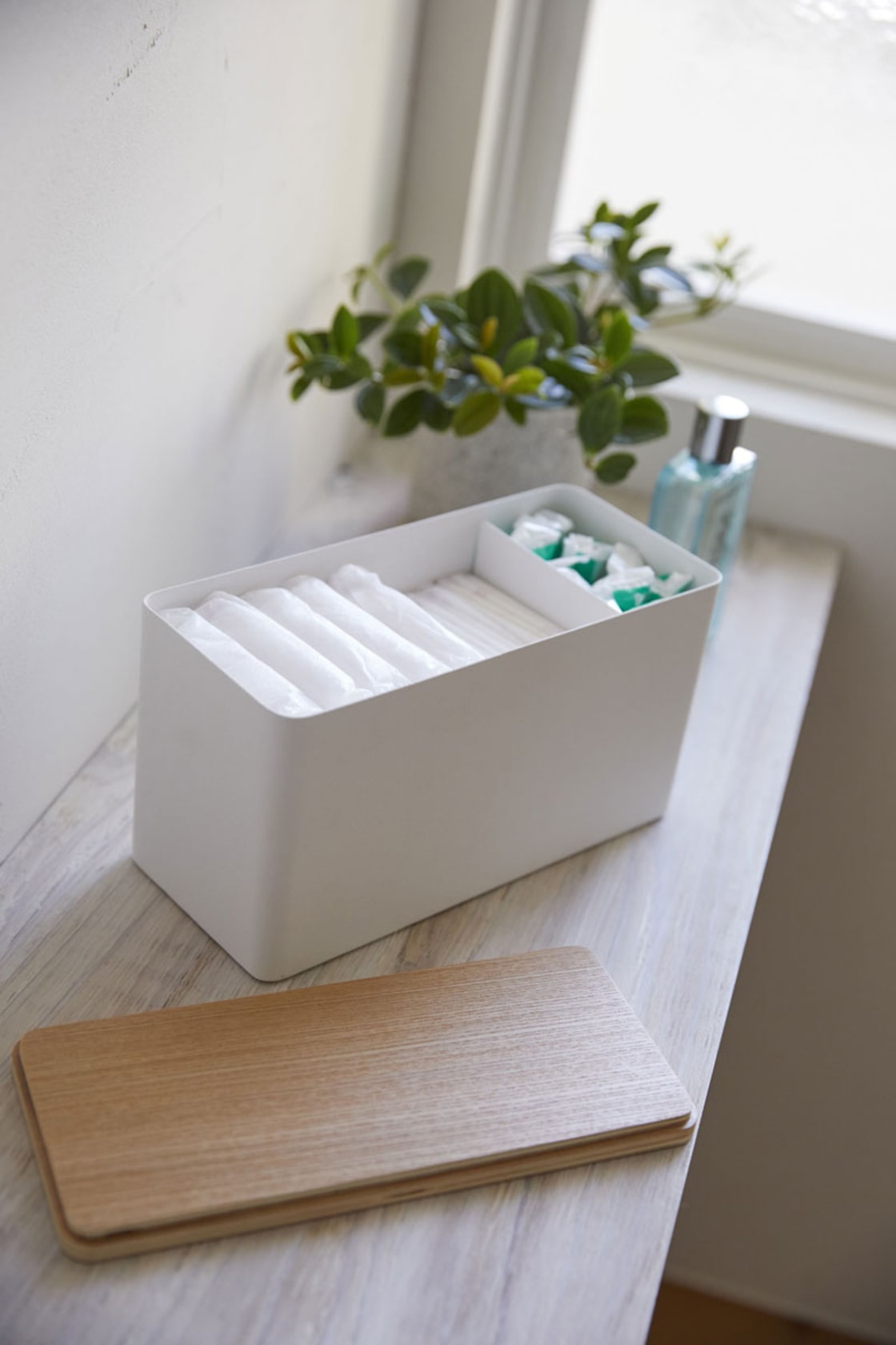 大容量でコンパクト！ 無印 のゴミ箱で賢く生理用品をストックベビーカレンダ