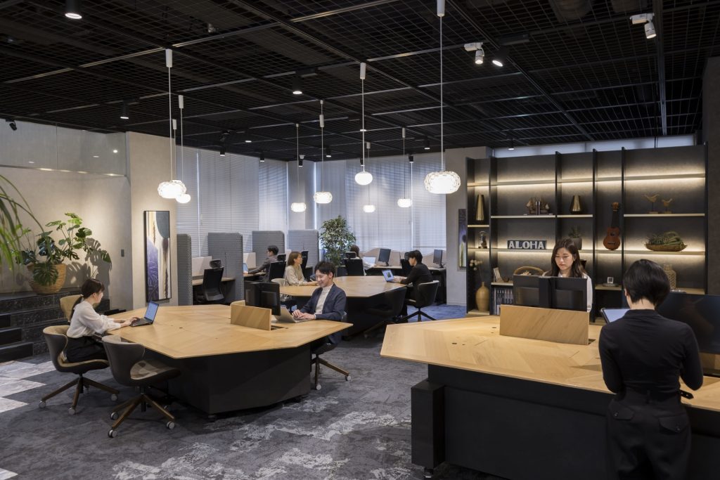 オフィスにカフェスペースを！働き方を変えるオフィスカフェの活用方法・作り方を紹介！コラムオフィス移転・レイアウト・デザインコクヨマーケティング