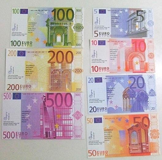 新５０ユーロ紙幣が登場、非難の的の獣脂は使わず - CNN.co.jp