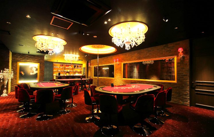 大阪でポーカー！お酒を飲みながら楽しめる大人の遊び場「Jack＆Queen」aumo アウモ