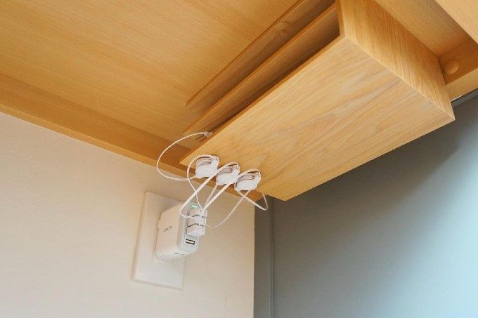 無印で自作！充電ステーションですっきりコード整理置き場作りも
