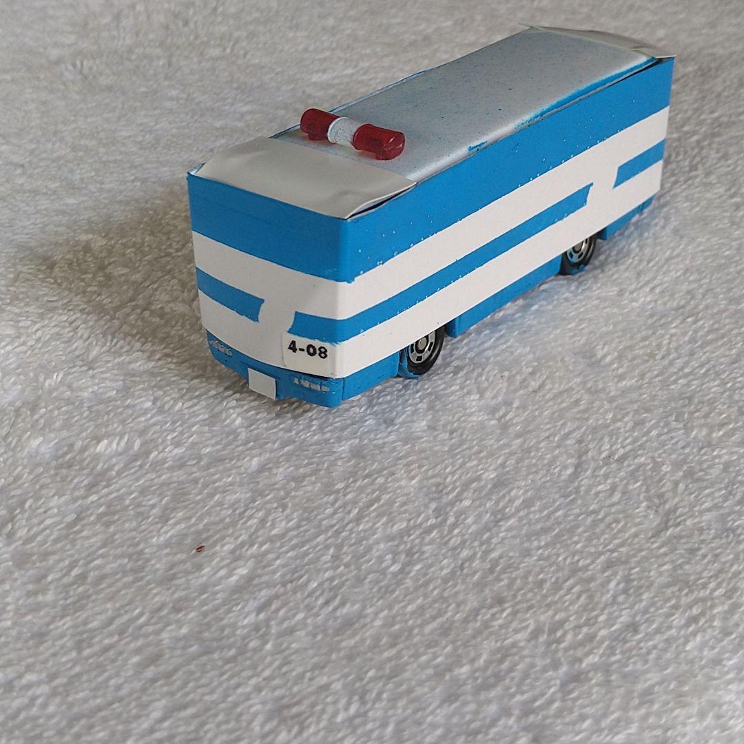 街角の車 ： 機動隊 常駐警備車: ひと・くるま・ばいく