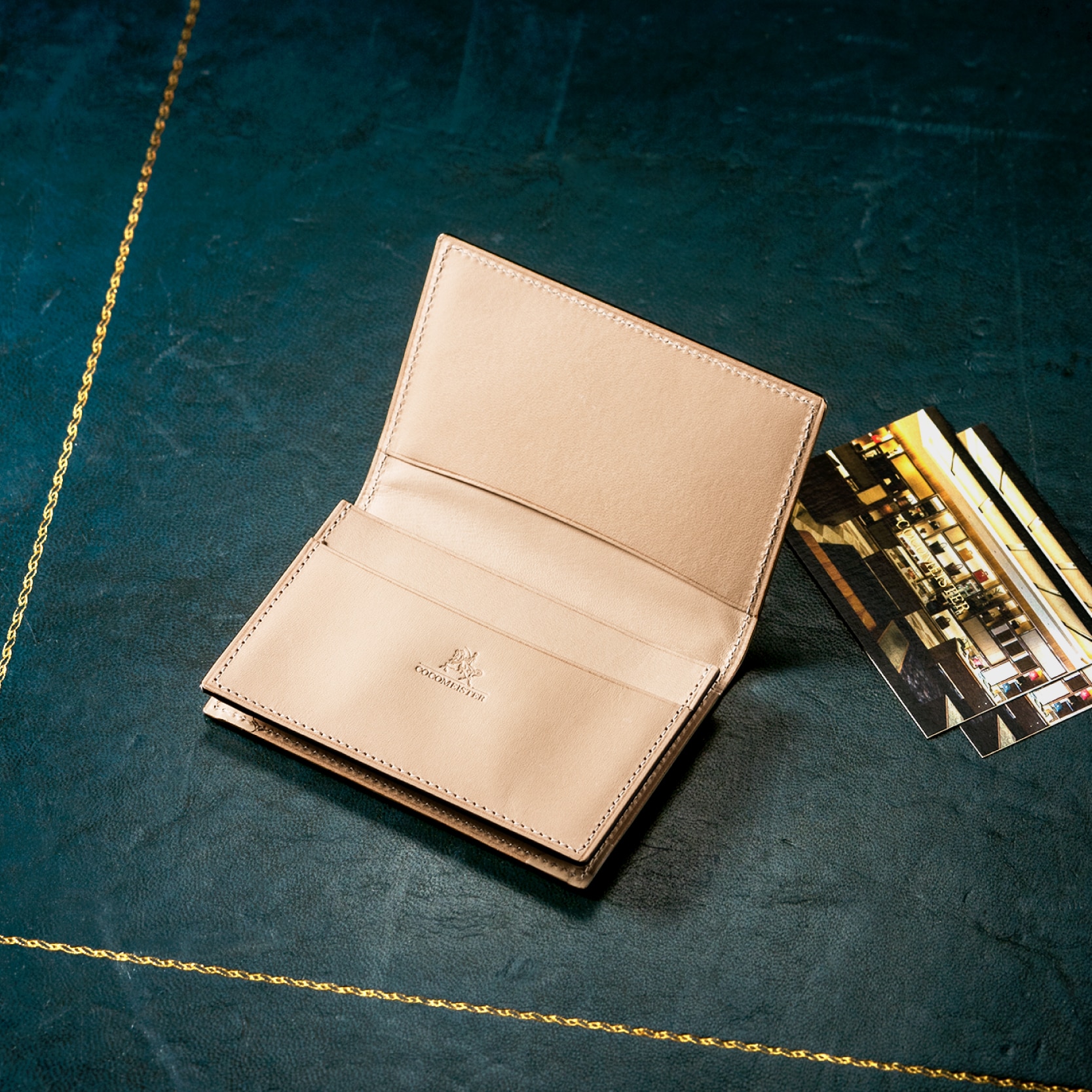 ビジネスマナーとして常識？新入社員の名刺入れは革製品をオススメしますCxC Leather シーバイシーレザー 公式サイト