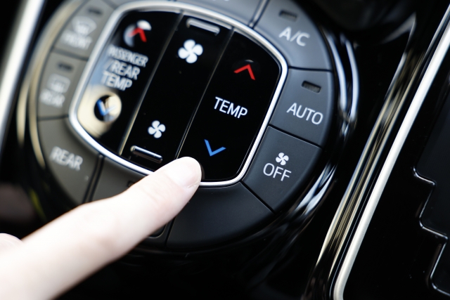 新型「ACエース」世界初公開 伝統のスタイルで復活した300馬力の英国・電動ロードスター 気になる価格とはVAGUE ヴァーグ