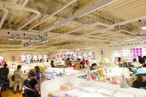 人気雑貨ストア「フライング タイガー」表参道店レポート - 年間アイテム約7,500種 - ファッションプレス