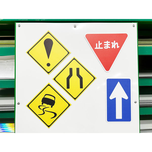一時停止の２つのマーク、止まれの標識と路面標示 道路標示 って何が違う？ジオテクノロジーズ MAP WORLD＋