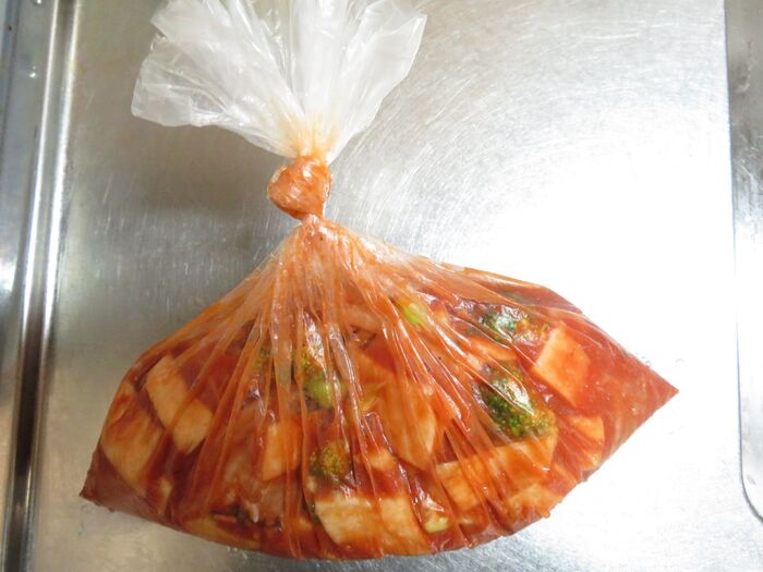 100均ダイソーの「ドライバッグ 防水袋 」が超便利！ 防水バッグのおすすめの使い方もたっぷりご紹介！ - ハピキャンキャンプ・アウトドア情報メディア