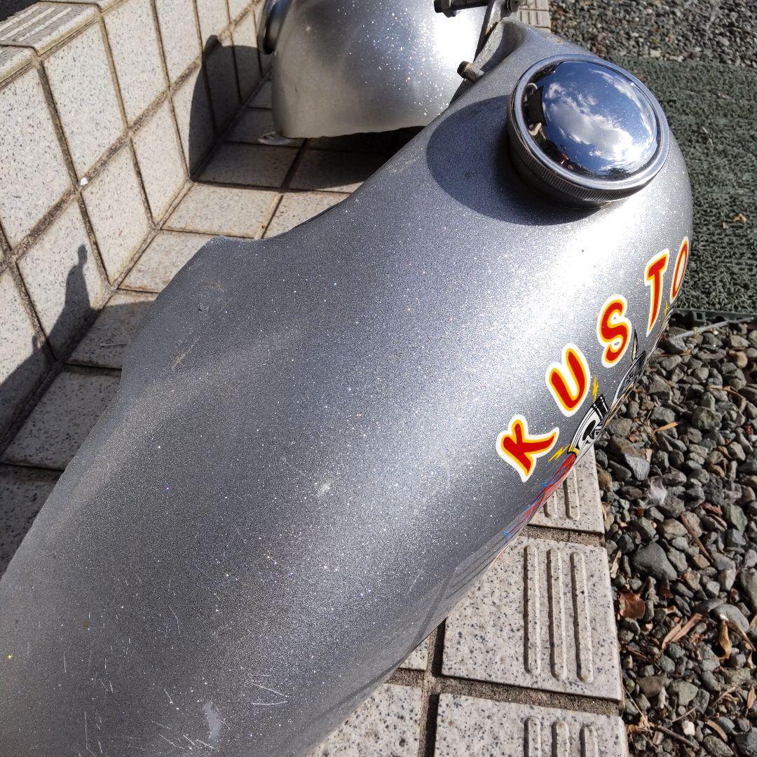 ガソリンタンク シルバー バイク カスタムペイント インテリアにもオススメ バイクのタンク、外装カスタムペイント致します