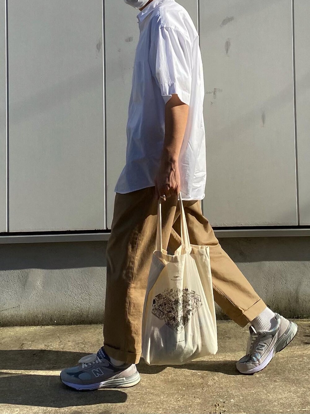 白シャツ×黒チノパンbiz18-19aw_5757