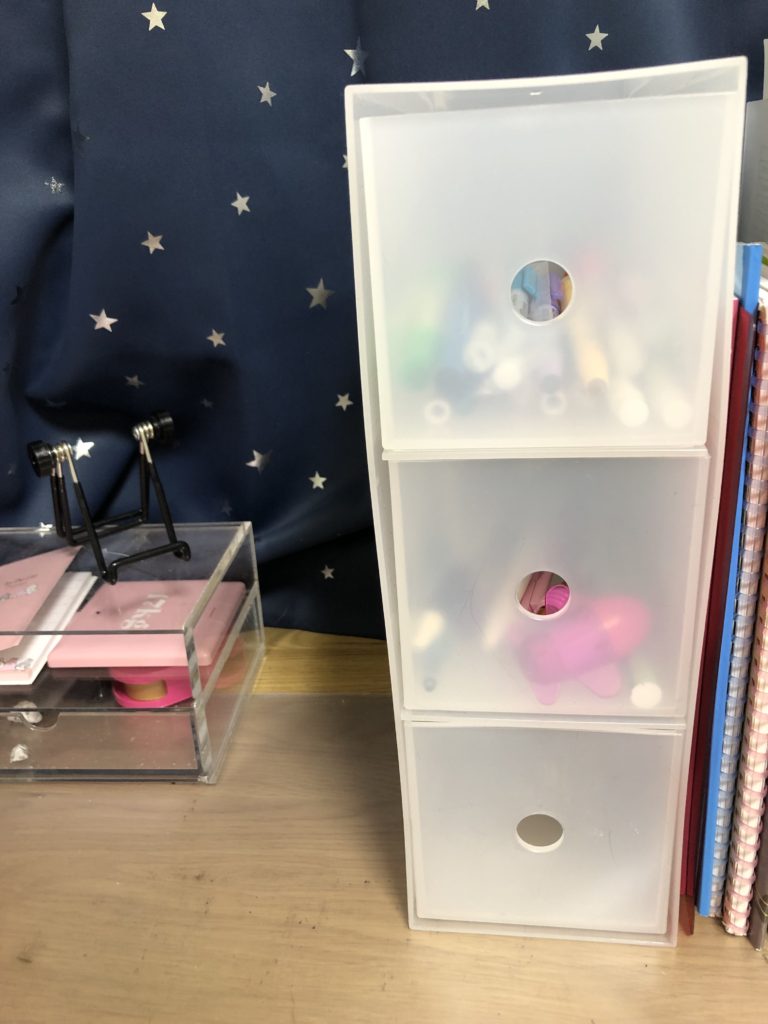 無印良品デスク内整理トレーで文房具収納の見直し８坪狭小３階建てのシンプルライフ