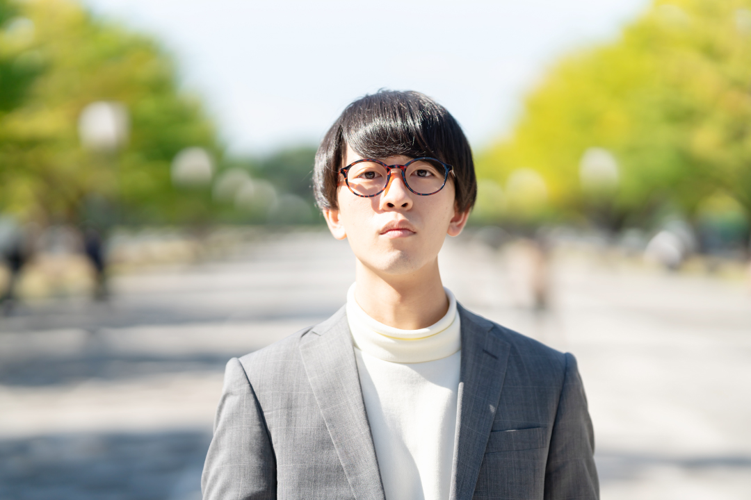 ビジネスマン必見。スーツに合うメガネの選び方を基礎から解説。千里堂メガネ 琴似店