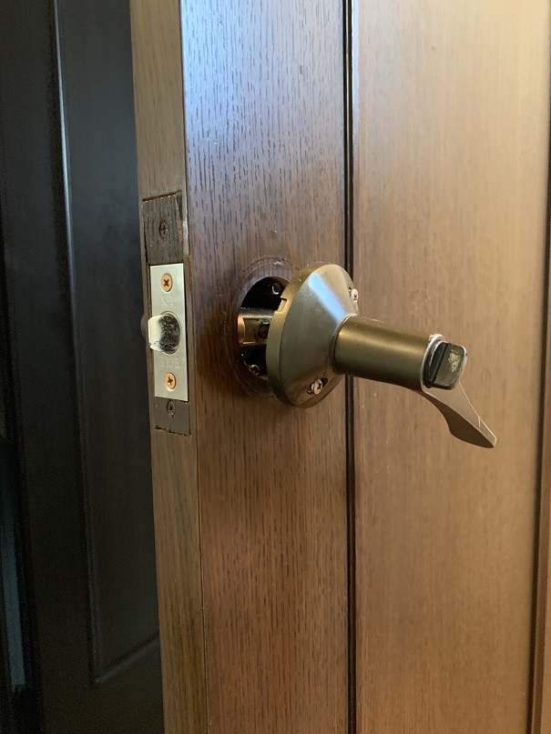 ドアノブが外れないときの対処法は？穴がない・ネジがないレバーハンドルの対処法も最安修理.com