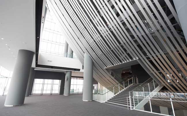 東急シアターオーブ 視界・音響情報 - 黄ばんだ紙切れ