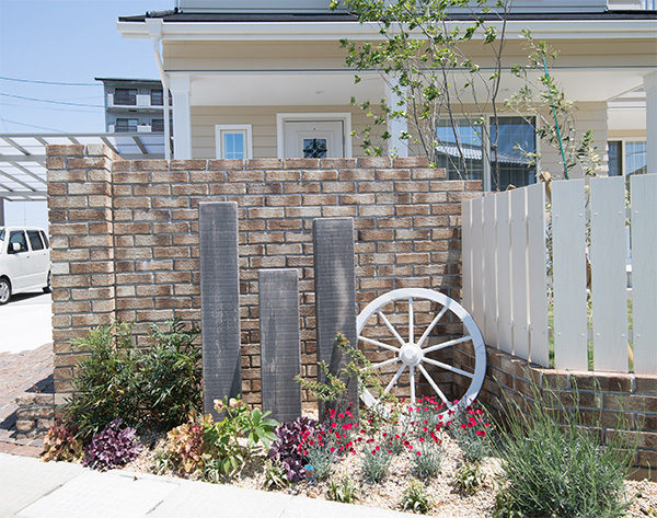 天然木腐る 枕木で作ってあった外構の門周りを名東区でリフォーム！これでシロアリ安心。2017-6-28 - イングリッシュガーデン 柴垣グリーンテック