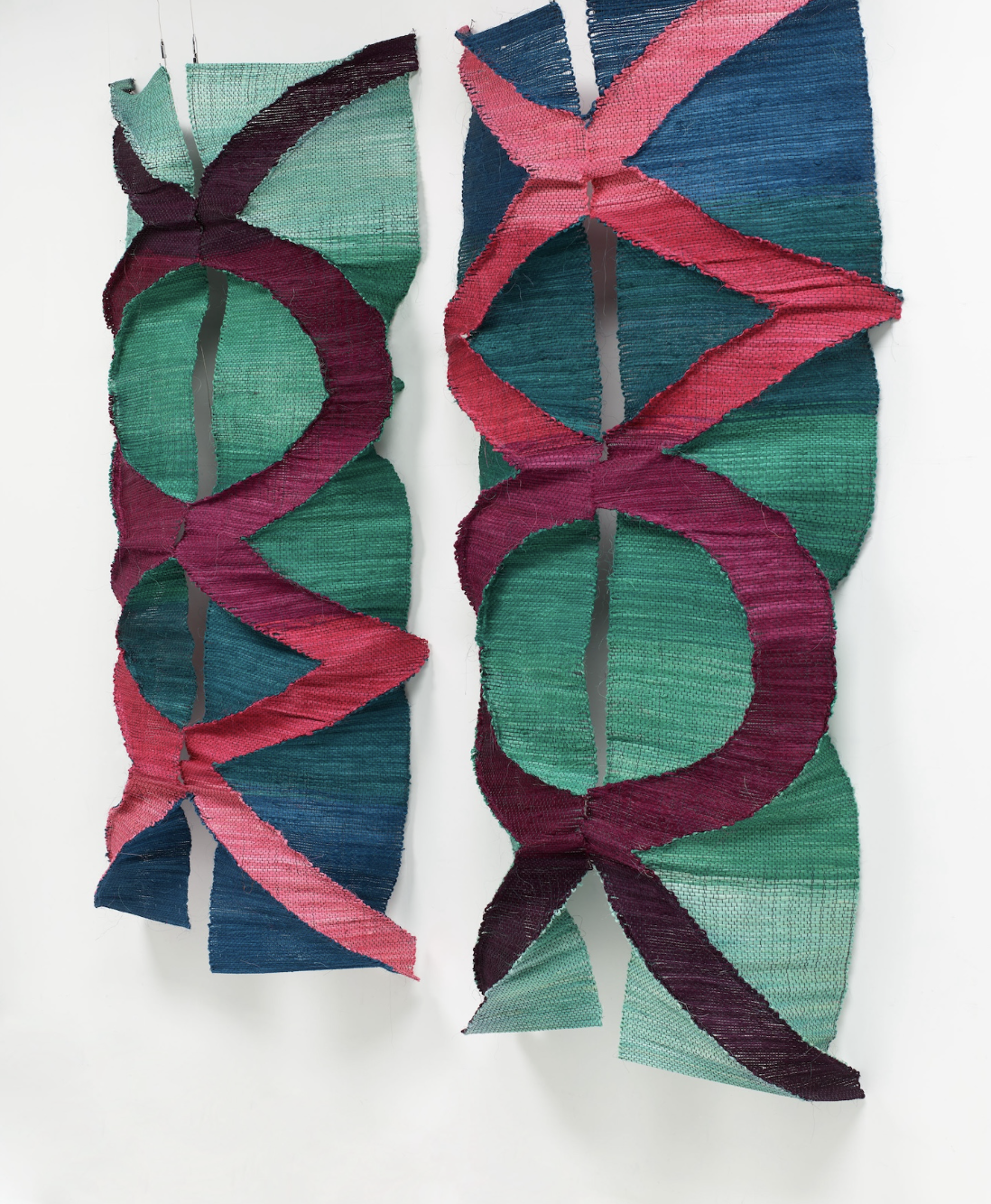 DVD・CDがずらりと並ぶ。夫婦共通のコレクションを一括収納した、趣味の空間 愛知県 高原邸 小さな秘密基地の造り方男の隠れ家デジタル