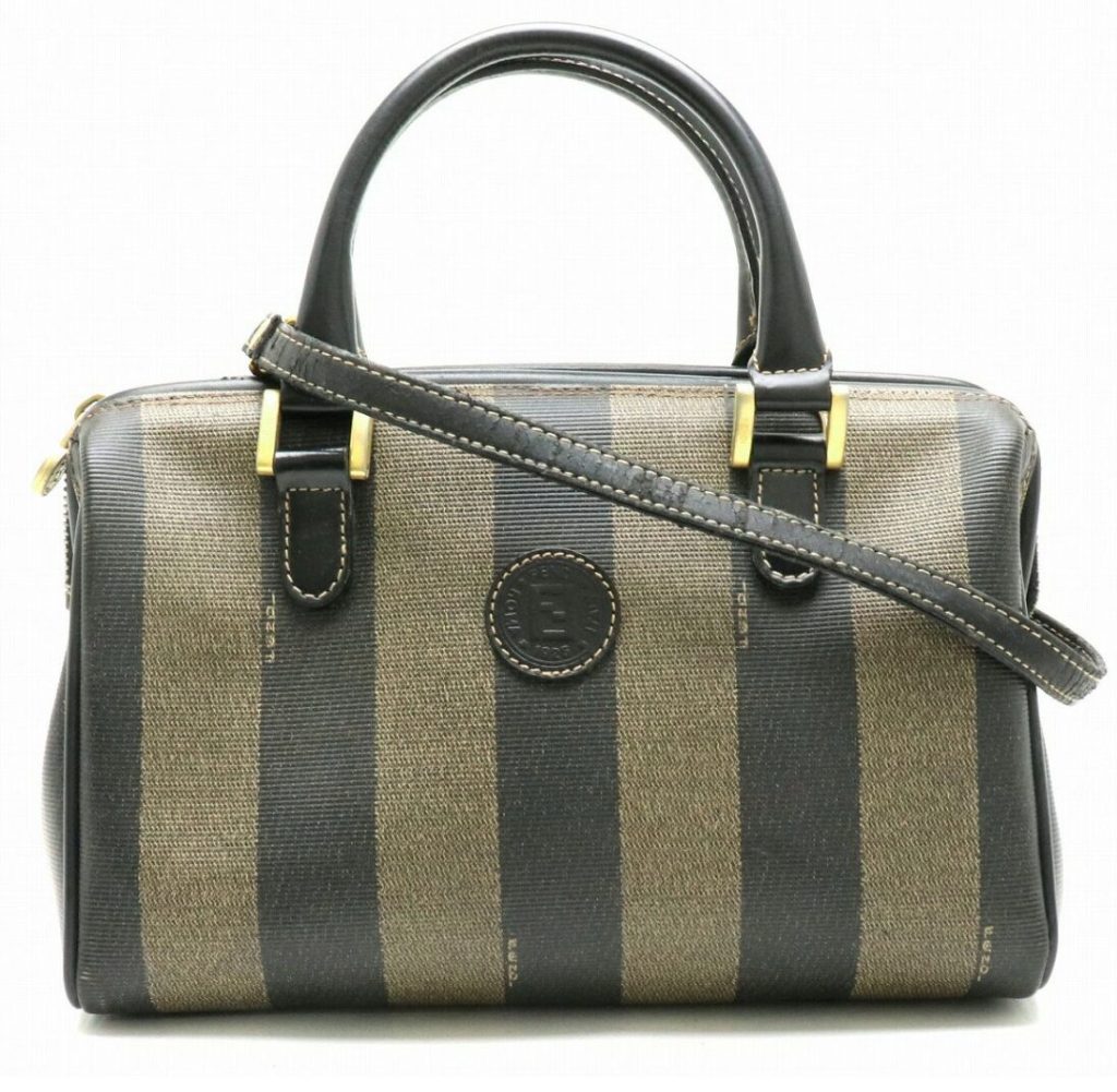 フローリング特集 ＼DAIKEN MYフロアお家づくりの参考に！床材特集個性的な空間を演出する銘目柄で、傷や汚れがつきにくいDAIKENのフロア材。ホワイトカラーからグレーカラーまで豊富な色展開が魅力で、きっとお気に入りの色、イメージしているインテリアを