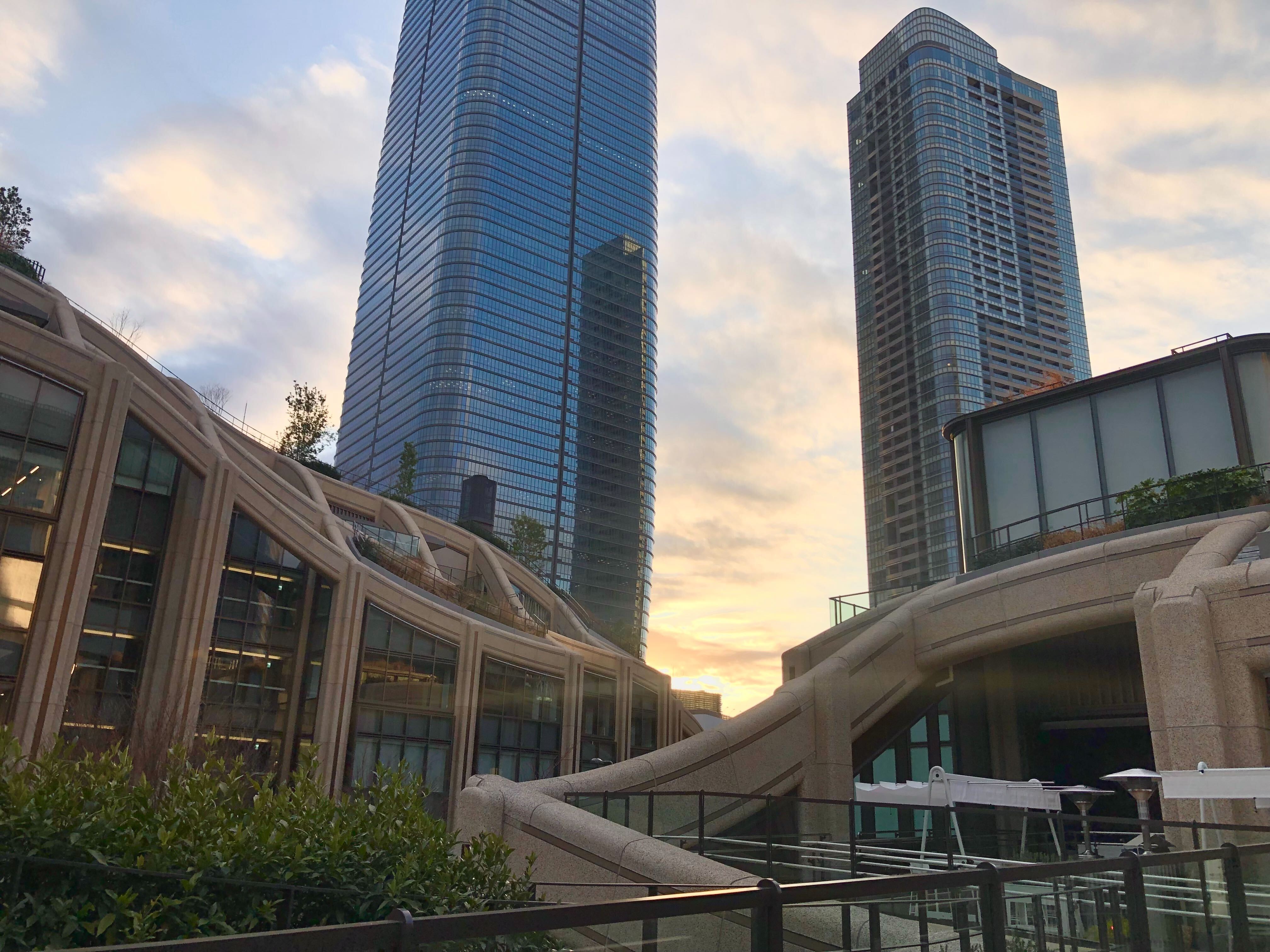 麻布台ヒルズ 低層部、ランドスケープ －トーマス・ヘザウィック Azabudai Hills－Thomas Heatherwick