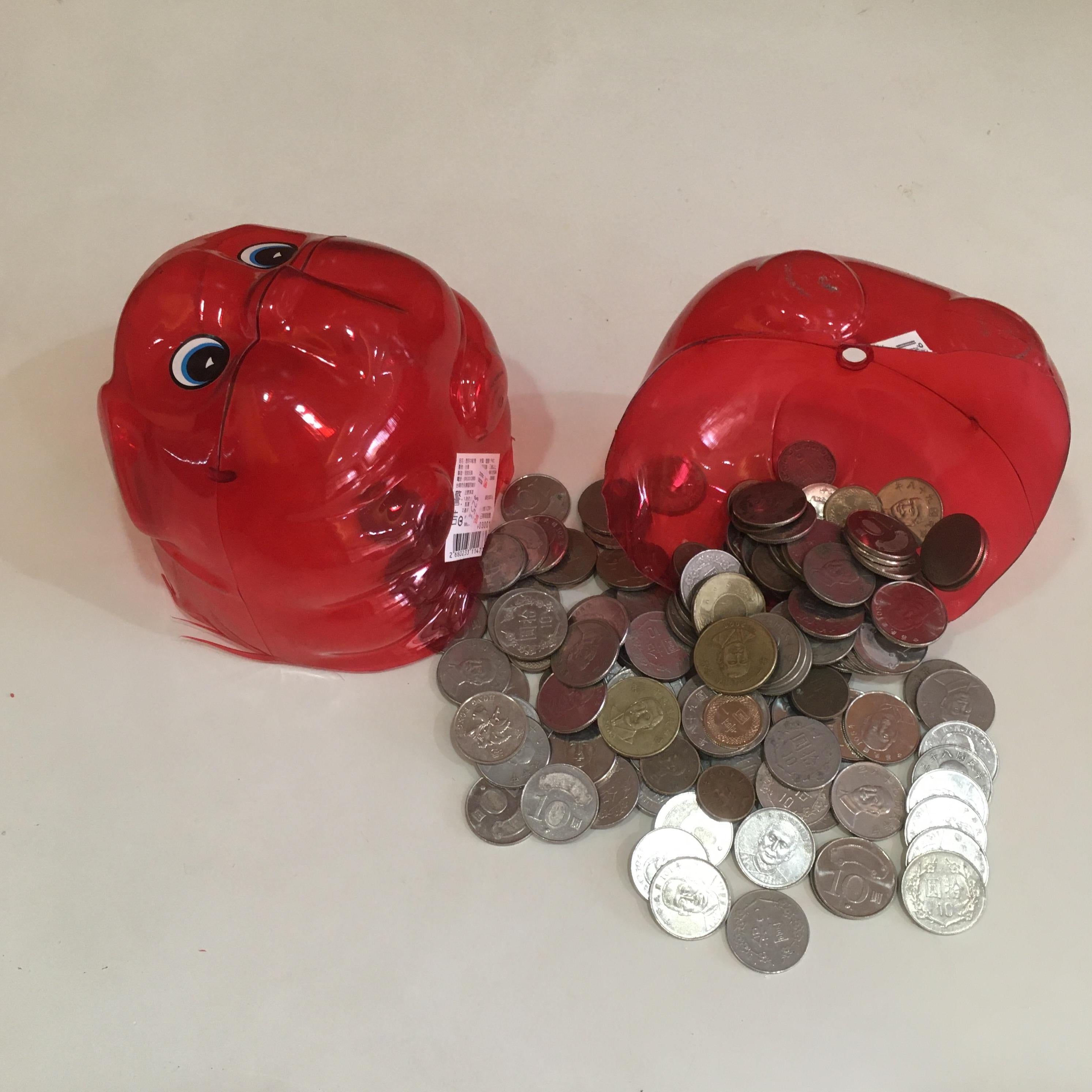 ブタ の ソフビ 貯金箱 ビンテージ 企業キャラクターの歴史：エースコック こぶた ソフビ貯金箱の