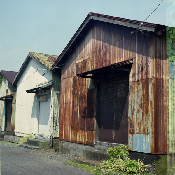 倉庫のトタン外壁の塗装！施工前のカラーで綺麗に防水効果UP！ 愛知県安城市 A様邸愛知県安城市、西尾市の塗り替え屋本舗1022施工事例安城市、西尾市の外壁塗装＆屋根TVCMでお馴染みの塗り替え屋本舗