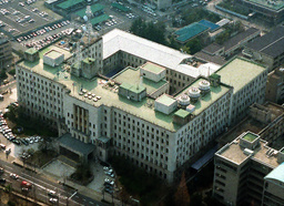 国内最古の大阪府庁舎の地下に巨大空間出現 実は耐震改修工事で免震装置２３０基設置 ９０年前建設の東館、大正期の遺構と最新技術がコラボ 1 2ページ- 産経ニュース