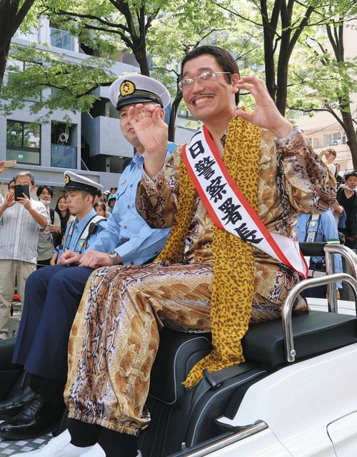 🚨 麻布警察署にて一日警察署長させていただきました👮🏻 本日21日〜30日まで秋の全国交通安全運動実施中です。 ながらスマホにハイレグチョップ！車も自転車もシモシモ～は止まってから📞アッシーにも伝えてね！秋の全国交通安全1日警察署長麻布警察署エリート