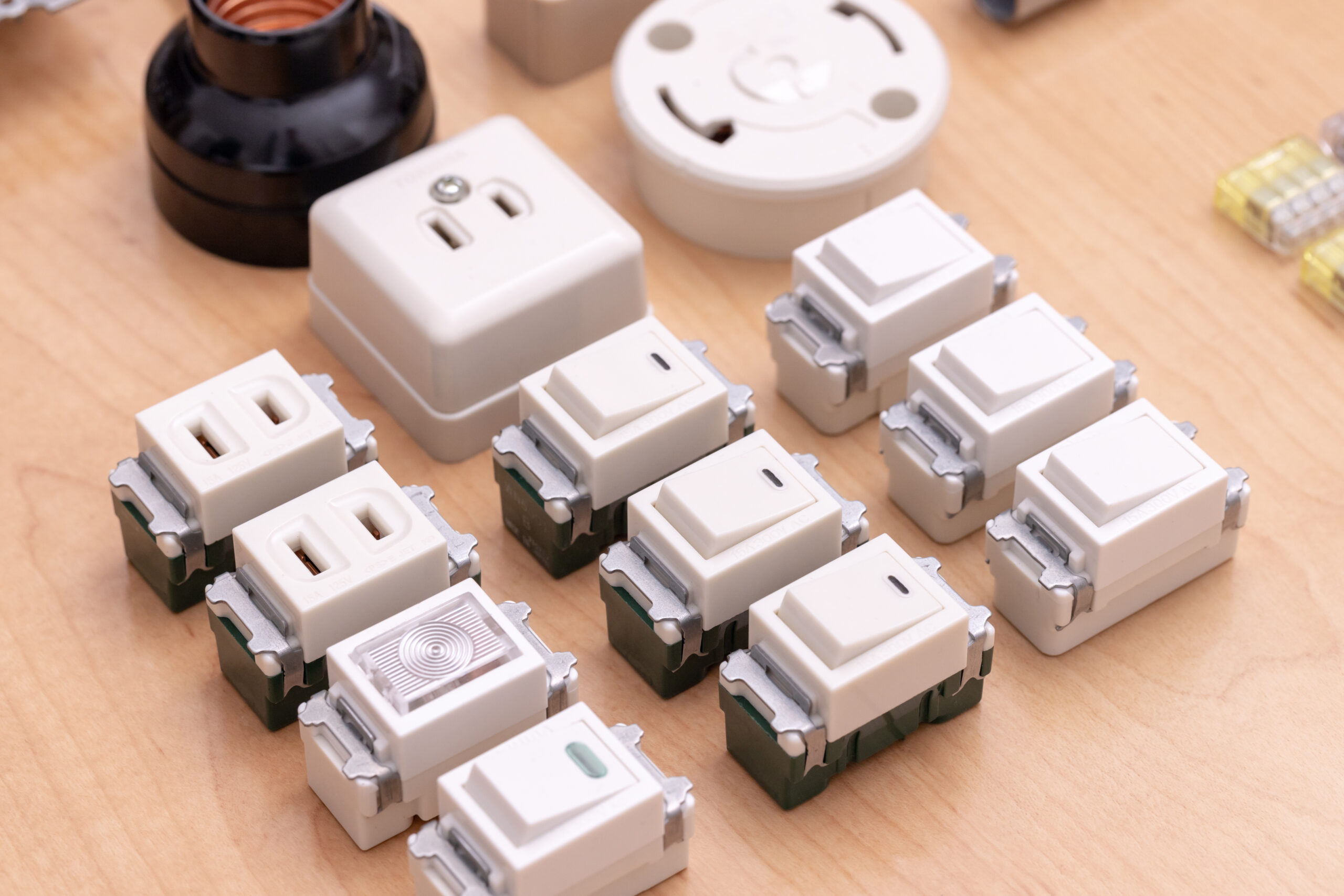 電気スイッチ交換はホームセンターに依頼可能？各社対応とメリットとデメリットを解説 - セーフリ