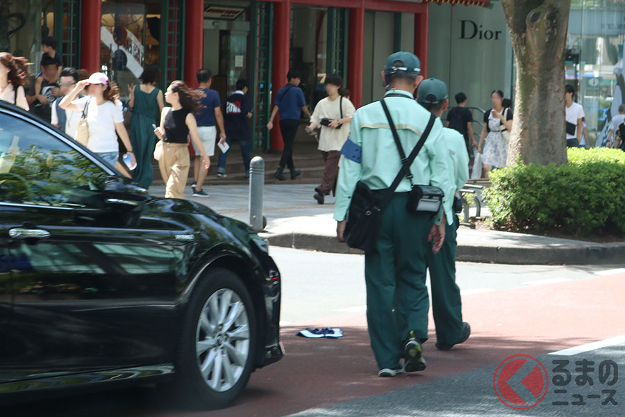 街を見回る2人組は誰！緑のおじさん 駐車監視員 って何者？Infoseekニュース