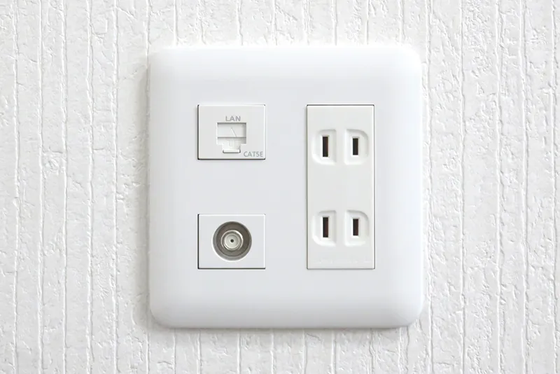 光コンセントの設置場所がどこ？探し方とケーブル抜き差しできない時の対処方法や工事について – ネットログ
