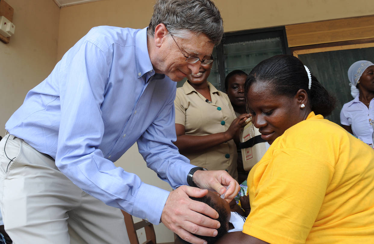 ビル・ゲイツ共同議長による林外務大臣表敬及び同議長に対する叙勲伝達式の実施外務省