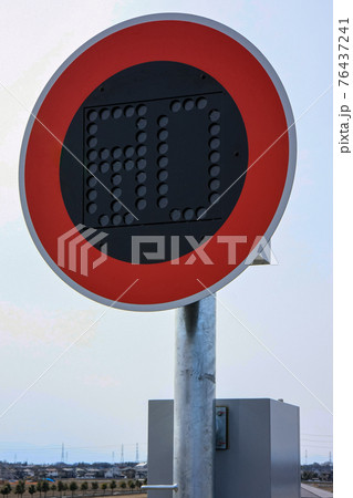 今さら聞けない?! 高速の速度標識の読み方 空白はどういう意味？ - コログ