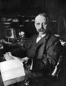 眼鏡をかけ直す外国人女性3 - No: 928022写真素材なら「写真AC」無料 フリー ダウンロードOK