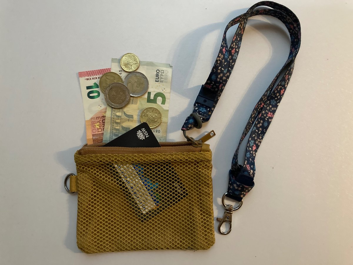 海外旅行でも活躍！防犯対策できる鹿革ボディバッグ - ROKUBOロクボー北海道アウトドアブランド