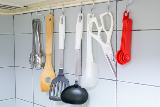 ☆売れ筋☆ トトノ 収納 キッチン キッチンツール お玉 フライ返し 収納ケース 調理器具 スタンド オーガナイザー 立てる TOTONORichell - メルカリ