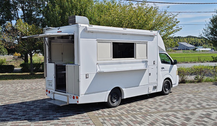 トヨタ ハイエース キッチンカー 車検 テールレンズ交換中央区 車検