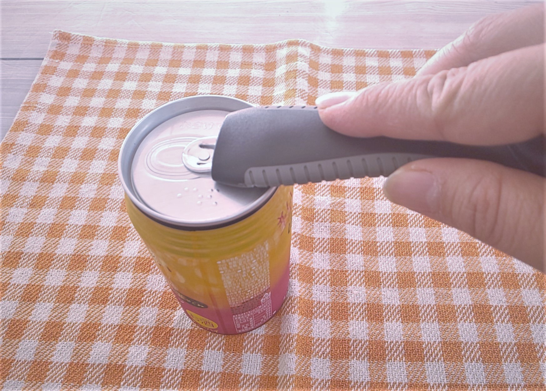 １００円ショップの缶切りでワインコルクをあけてみた - Bygones