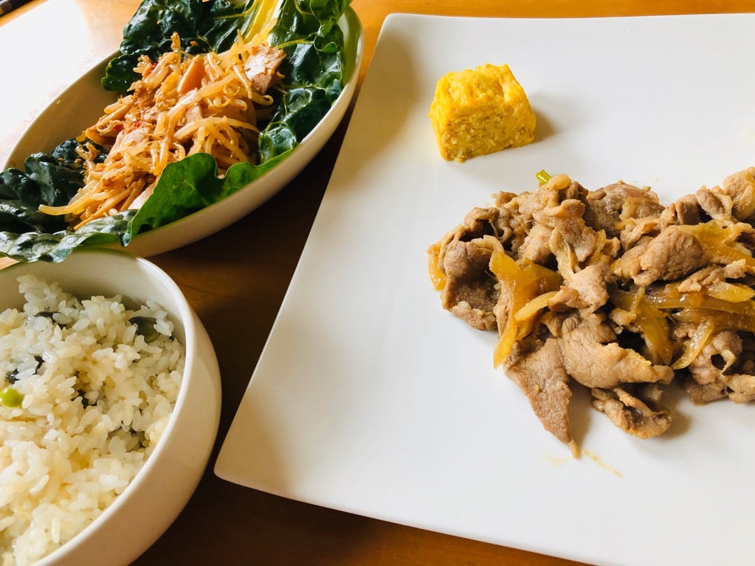 今日の社長飯です🍴 ブレスハウス名物、社長特製ランチ🍴 日替わりメニューで、毎回楽しみです😋 料理もこだわりが強い社長の特製ランチ😆『料理』も！です！ もちろん、こだわりたくさんのブレスハウスのお家🏠️ モデルハウス、お客様それぞれのこだわりが詰まったお家