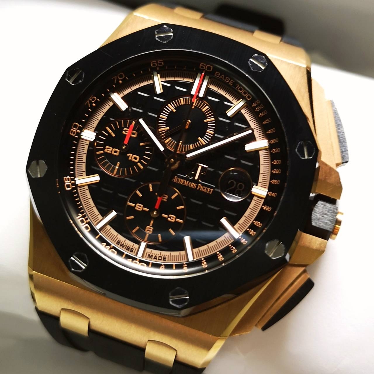 オーデマピゲのロイヤルオークの定価一覧定価での購入方法や高価買取のコツを解説adorer column