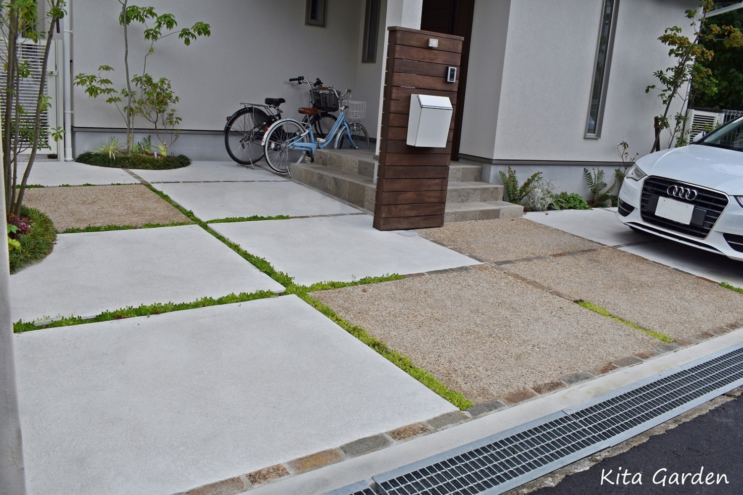 駐車スペースのアクセントに。伸縮目地のデザインをご紹介します！アイディアいっぱいお庭ブログ