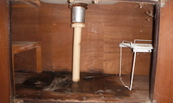 キッチンの水漏れ修理をしました。LaLa Home Japan 株 雨漏り 修理・屋根工事 塗装工事に特化したリフォーム店