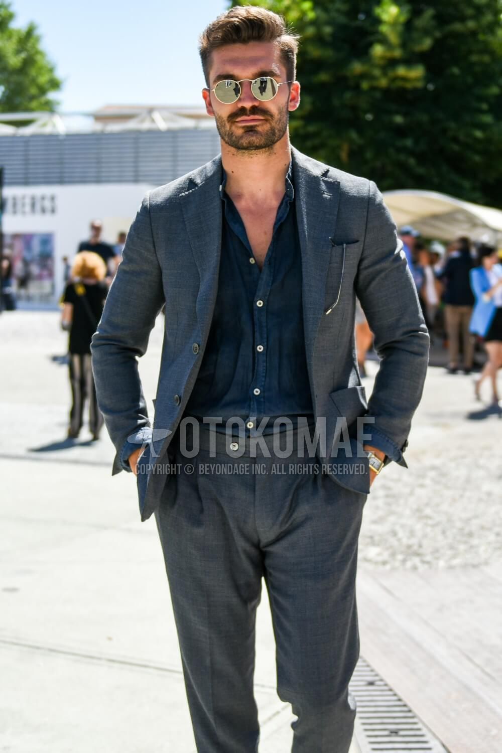 夏ビズ定番！爽やかネイビーニットシャツメンズスーツのスーツスタイルMARUTOMI 公式通販