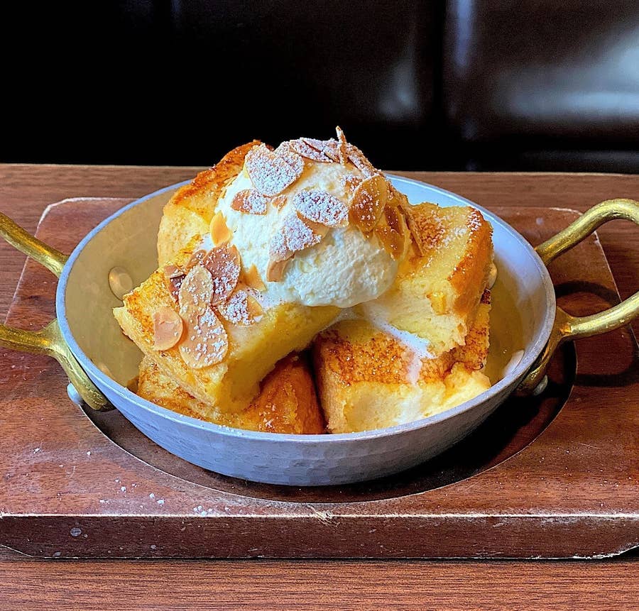 スイートポテトバー ¥297 @starbucks_j スタバ新作のお芋スイーツを食べてきました。さつまいものダイスはホクホクで甘く、お芋のペーストはねっとり柔らかい。キャラメルフィリングとさつまいもフィリングの相性も◎ 生地はしっとりスイートポテトのソフトクッキー