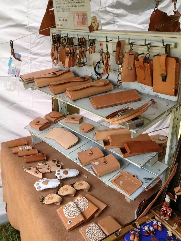 11 件の「革のディスプレイ」のアイデアを今すぐ保存レザークラフト、ディスプレイ、店舗 インテリア ディスプレイ など