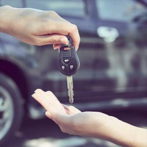 車検時に任意保険証って必要？ 保険証の提示を求められる理由や自賠責保険との関連性を解説安くて速い「車検の速太郎」