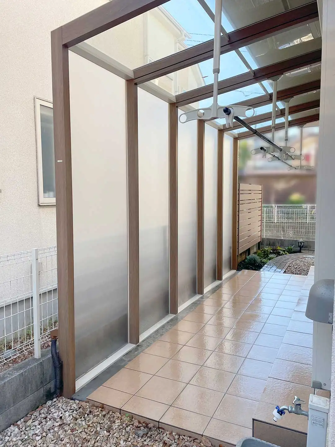 施工例：富田林市 エクステリア工事 カーポート テラス屋根 ウッドデッキ 目隠しフェンス塀 サンルーム ベランダ屋根