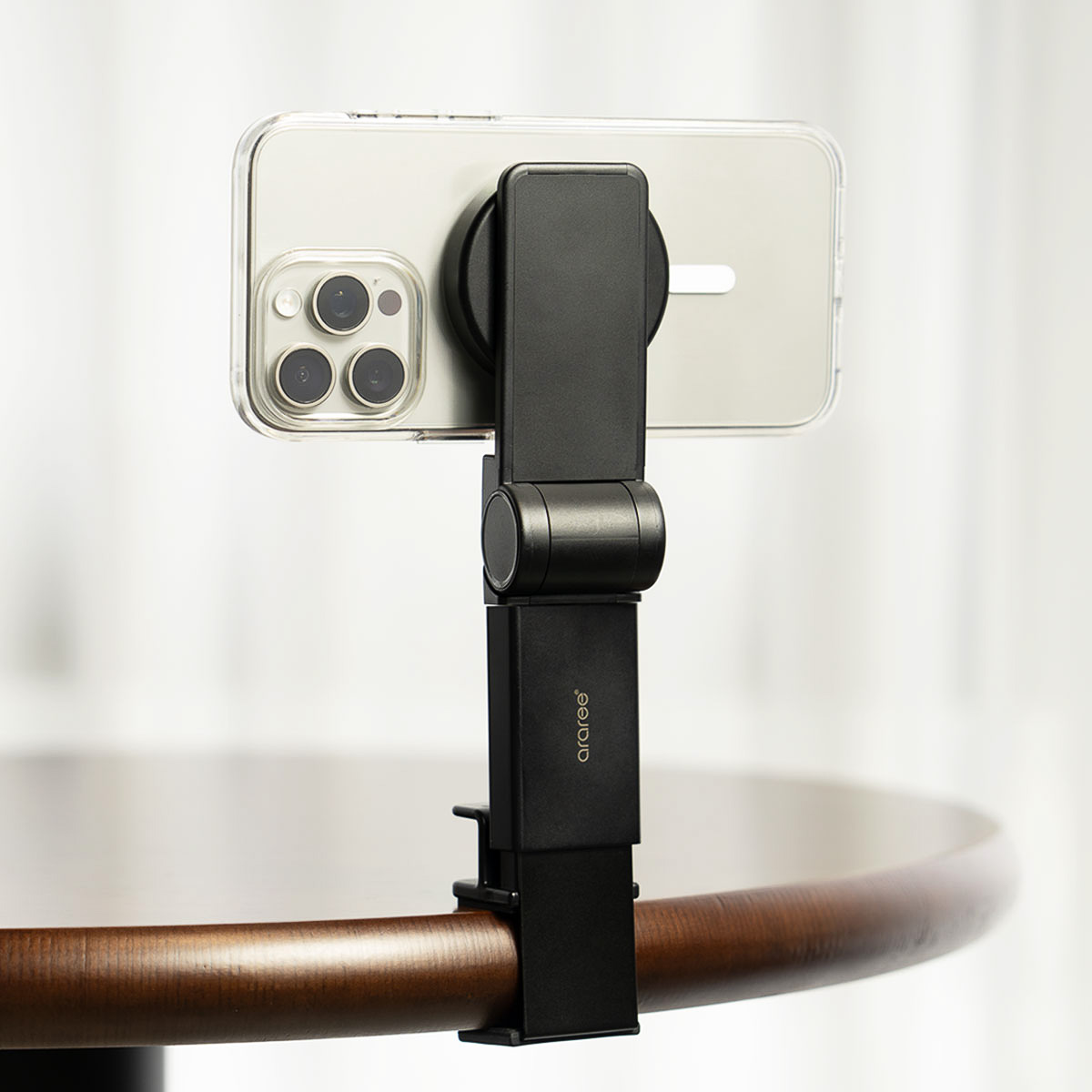 Surface Pro 7 が新幹線のテーブルで使えるか試したよ。オシャレなノートパソコンみつけたよ！ オシャパ