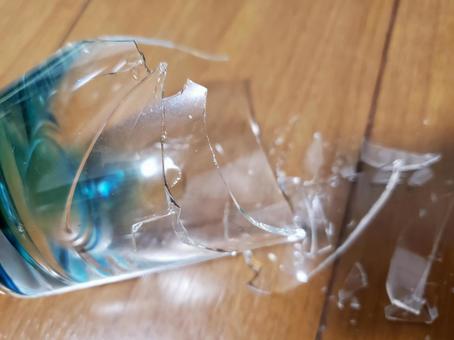 グラス割っちゃった →飲食店「正直に言って」 「隠そうとする客」に店主が呼びかけた意図: J-CAST ニュース 全文表示