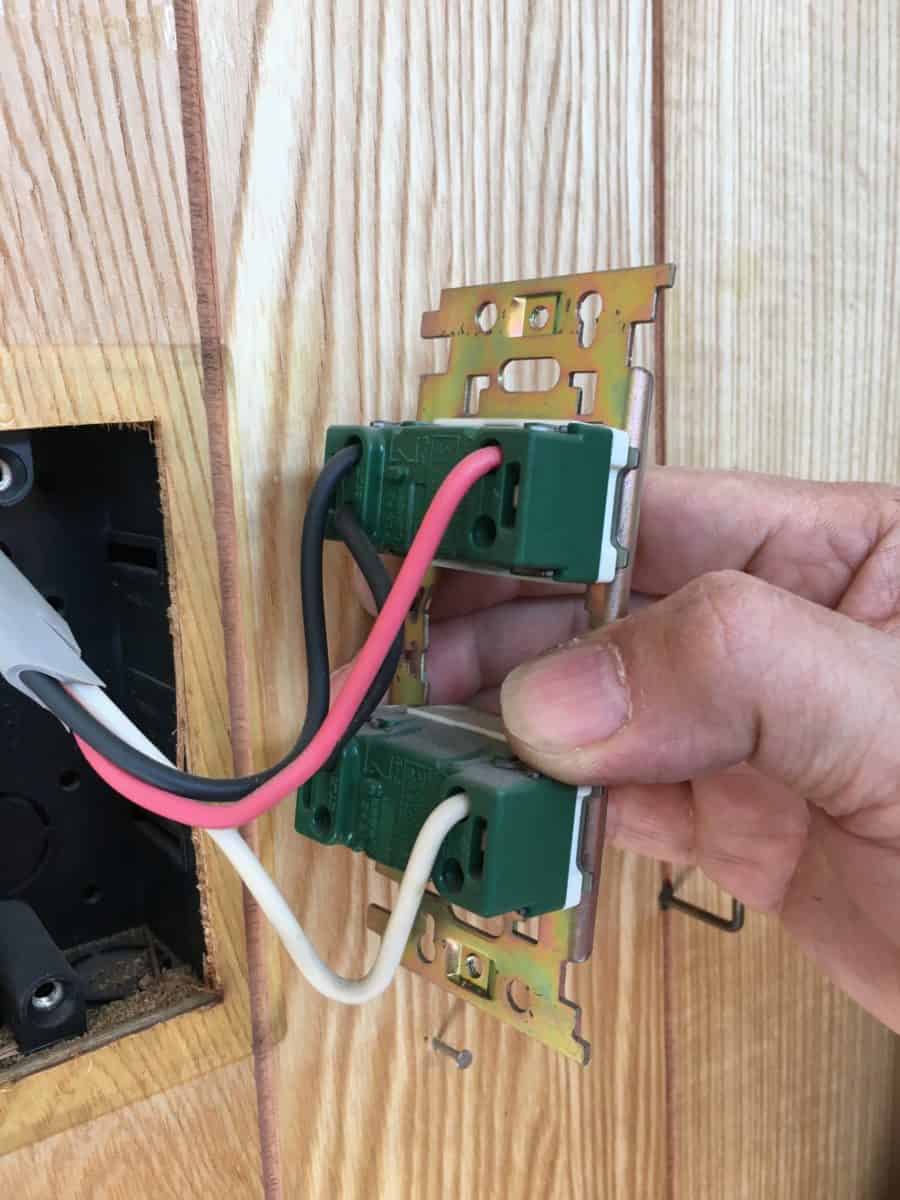 屋外コンセント WK4105 交換 通電しないトラブル事例を解説！電気工事ならDENKI110