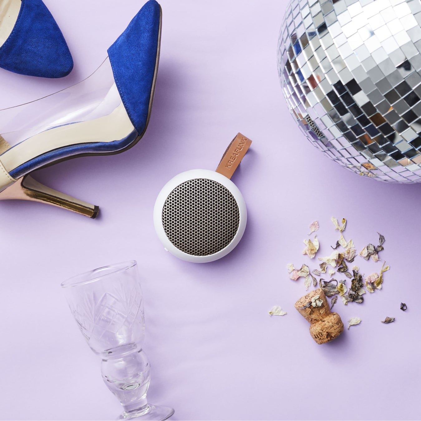 置き方自由自在。北欧スタイルのスピーカーaudioBall オーディオボール- CAMPFIREキャンプファイヤー