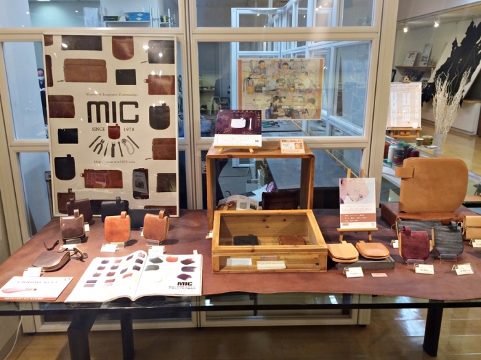 ウォッチケース ブラック 高級フェイクレザー 20スロット 2段 モダン お洒落 スタイリッシュ ディスプレイ 大容量 防塵ガラス 6M4S350 本革2つ折り財布 レザーウォレット 高級サドルレザー コインケース ショートウォレット シンプル ビジネスハンドメイド 革財布