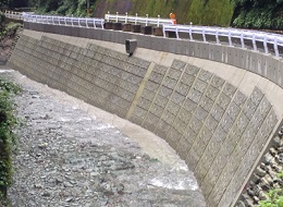 コンクリート積みブロック施工胴込めコンクリート打設